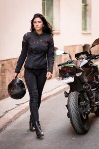 girl walking by kawasaki z400