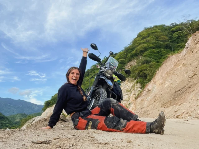 Gettin’ down and dirty in Guatemala 🇬🇹I’ve ridden dirt roads before, especially last summer when I went to Alaska with my dad. The roads in Guatemala were INSANE though! I was dodging potholes, random cliff drop offs, locals, street dogs, and even wading through water at some point. It was terrifying and absolutely exhilarating at the same time. Let’s go again!!Thanks @mototoursguatemala for the bike 🖤