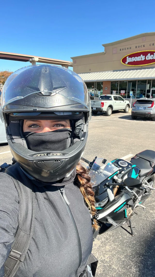 I’ve been loving this trend 🔥#bikergirls #motorcyclelovers #bikersofinstagram